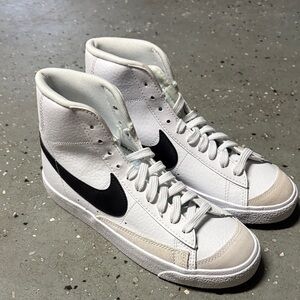 nike White and Black kids High-Top blazers